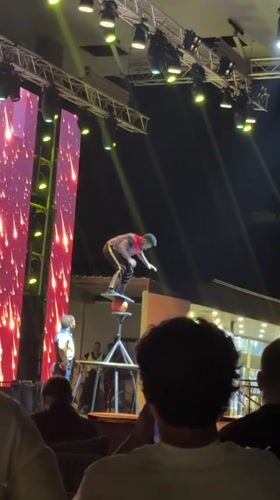 Outdoor entertainment event features performer, crowds in Manavgat