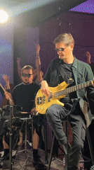 Live music performance draws enthusiastic crowd in Moscow venue