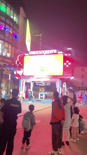 Public gatherings observed in Yuzhong District shopping and entertainment areas