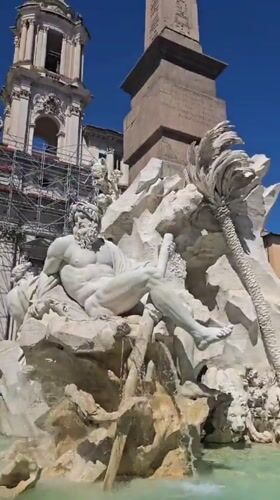 Morning tourist activity documented at Rome's Piazza Navona fountain