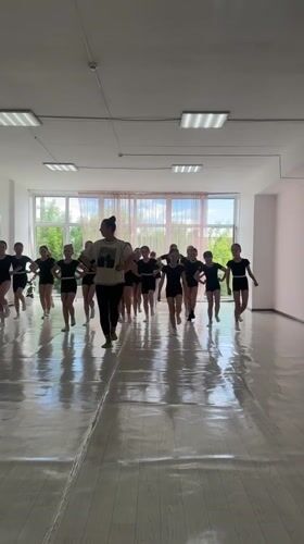 Dance students practice synchronized routines in Votkinsk studio