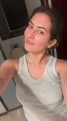Woman's early morning bathroom routine documented in Puebla