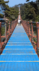 Early morning bridge walk documented in Ulsan, South Korea