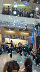 Dance group performs at Pleven mall draws crowd