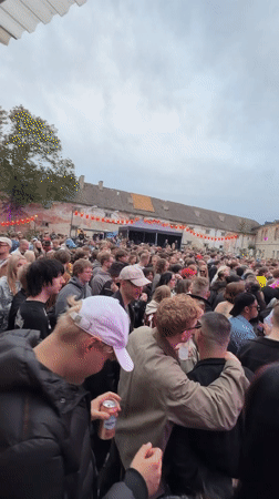 Large outdoor music event draws crowds in Tallinn courtyard