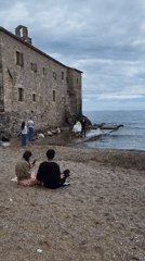 Wedding photoshoot captures romantic moments on Budva's rocky coastline