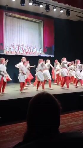 Youth dance performance commemorates wartime history in Votkinsk, Russia