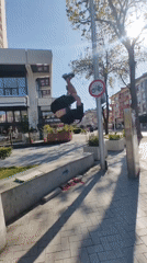Man performs backflips in Varna pedestrian zone