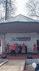 Traditional folk performers entertain crowds in Votkinsk park