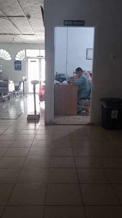 Dialysis treatments documented at Lhokseumawe hospital early morning