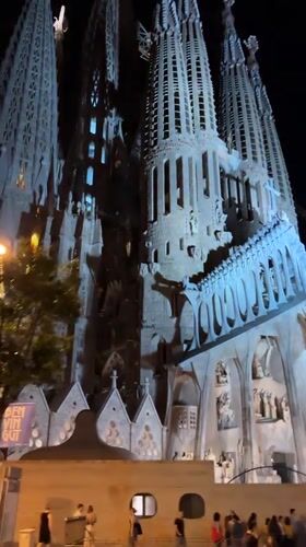 Night filming captures illuminated Sagrada Familia in Barcelona