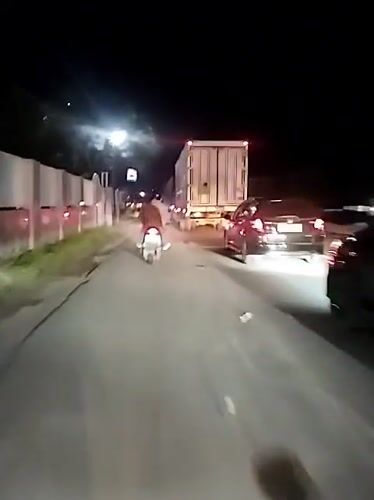 Nighttime traffic scene captured in Babahjurong, Indonesia