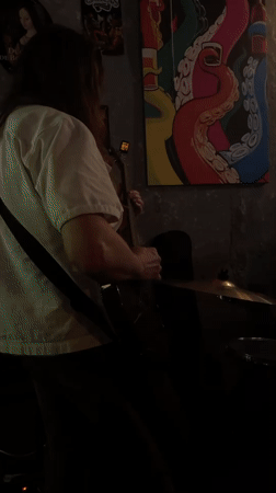 Musicians perform intimate set in Herceg Novi room