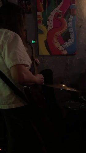 Musicians perform intimate set in Herceg Novi room