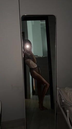 Person takes mirror selfies in leopard bikini in Vietnam
