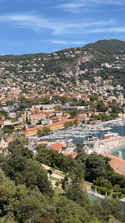 Panoramic views over Nice's bay on a clear summer morning