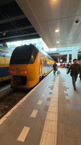 Normal train operations documented at The Hague Central Station