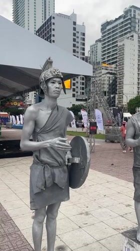 Superbike Festival draws crowds, street performers to Nha Trang