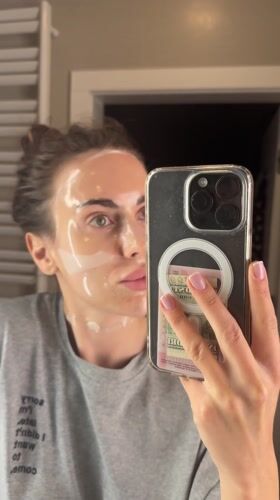 Woman takes masked bathroom selfies in Warsaw