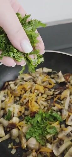 Morning kitchen routine documented in Lipetsk home