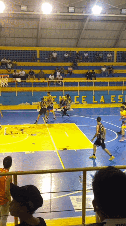Late-night basketball game played in Tinaquillo gymnasium
