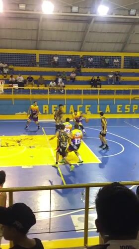 Late-night basketball game played in Tinaquillo gymnasium