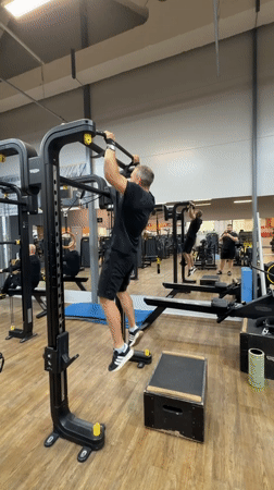 Late-night gym session recorded in Chaikovsky, Russia