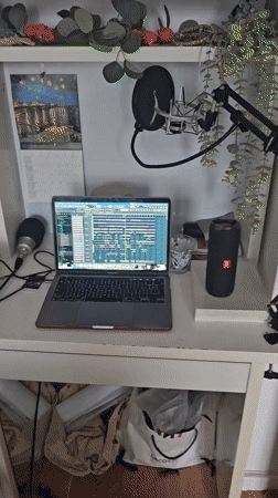 Music production session documented in Pantin studio setup