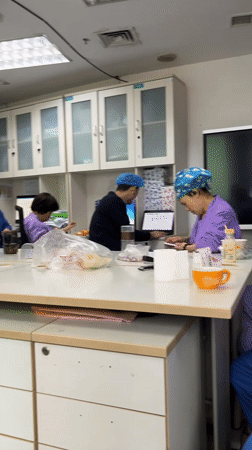 Medical office meeting captured in Yuzhong District