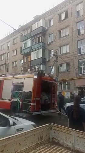 Fire crew responds to Kazan apartment building, person stretchered out