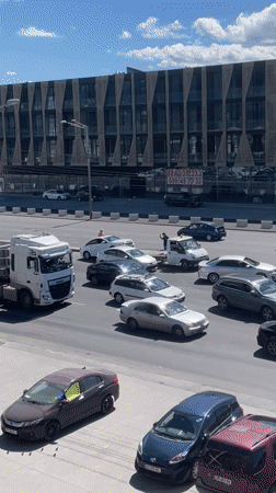 Tow truck responds to roadside incident in Tbilisi morning traffic