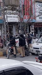 Street incidents and teddy bear vendor documented in Quetta