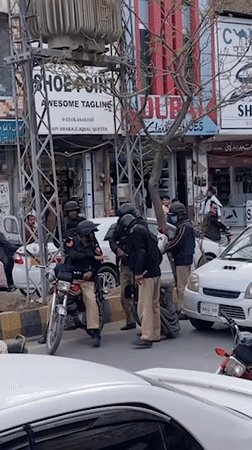 Street incidents and teddy bear vendor documented in Quetta