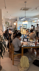 Busy study café session in Phú Thủy, Vietnam