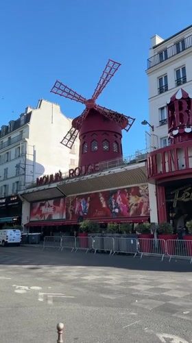 Morning stroll through Pigalle, Moulin Rouge and surroundings