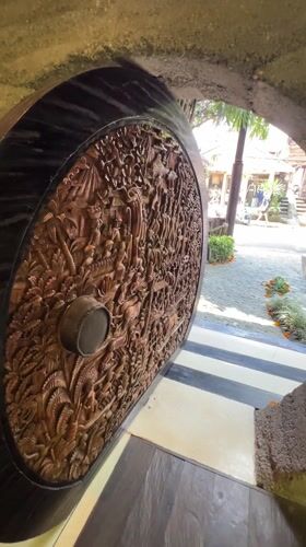 Late-night documentation of traditional Balinese restaurant venue in Ubud