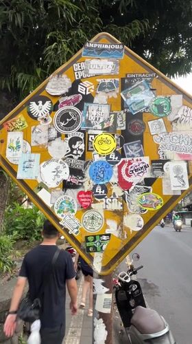 Tourist moments captured in Ubud: temple, street art, ice cream