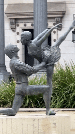 Buenos Aires civic landmarks documented by witnesses during midday