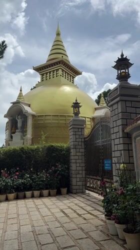 Morning visit to Buddhist temple complex documented in Da Lat