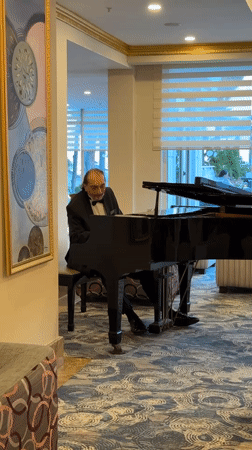 Piano performance and contrails observed in Serik, Turkey