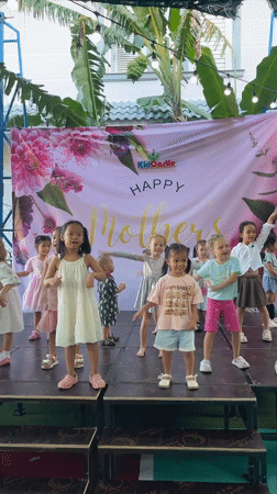 Children celebrate Mother's Day with dance performance in Vietnam