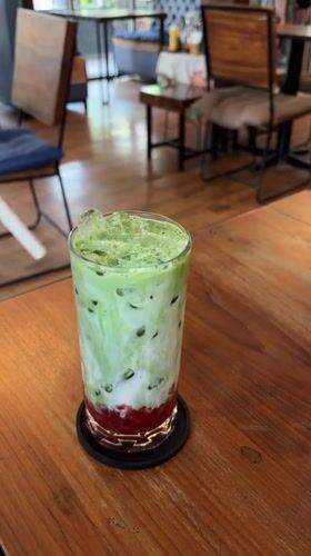 Brunch at a rustic Chiang Mai café with matcha drinks and Mediterranean food