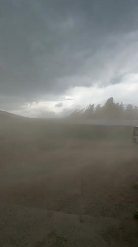Dust storm batters Noviy, Russia with severe winds