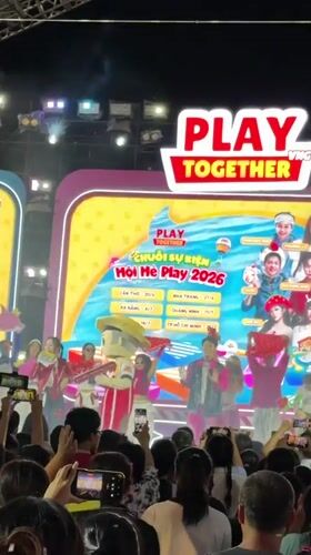 Play Together branded stage event draws crowds along Nha Trang waterfront