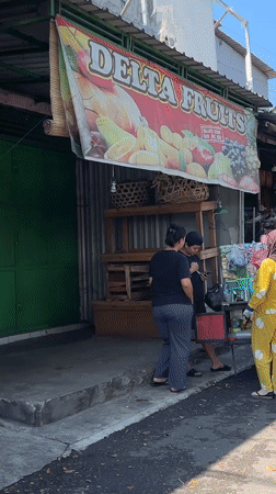 Sidoarjo street life: vendors, riders, and roadside commerce