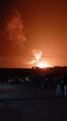Major fire draws crowds of onlookers in Lagos