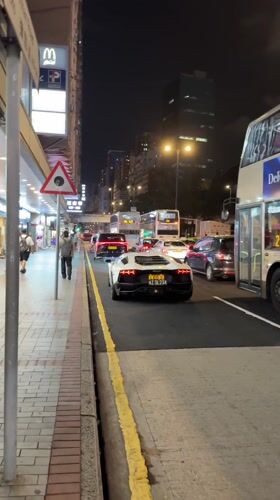 Lamborghini caught in Hong Kong traffic alongside public buses