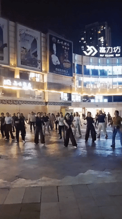 Group performs synchronized line dancing in Chongqing public plaza