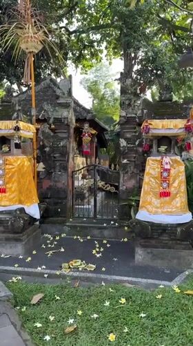 Street life and temple culture along an Ubud road