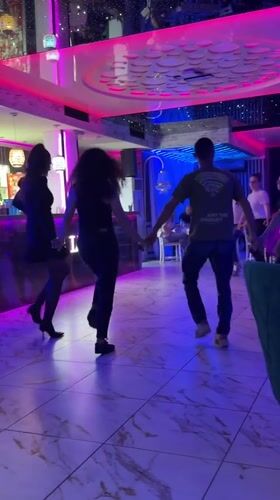 Evening entertainment captured at Sevlievo restaurant-nightclub venue